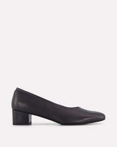 Oya Culford classic black, low heel women's shoes for extended sizes.